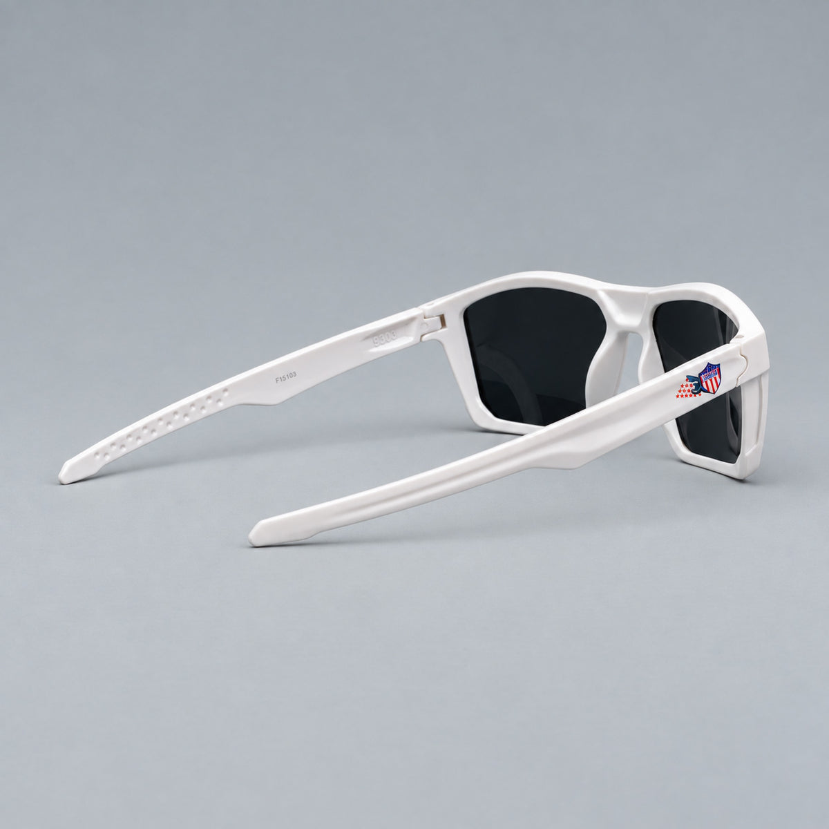 Gafas de sol deportivas blancas con escudo de Junior de Barranquilla en varilla Piclek