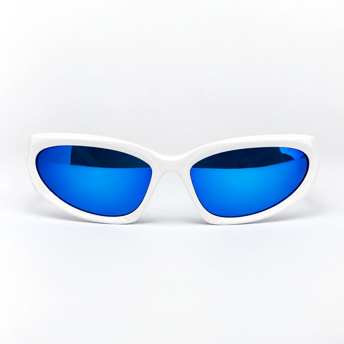 Vista frontal de gafas de sol blancas de pasta con cristales azules polarizados UV400.