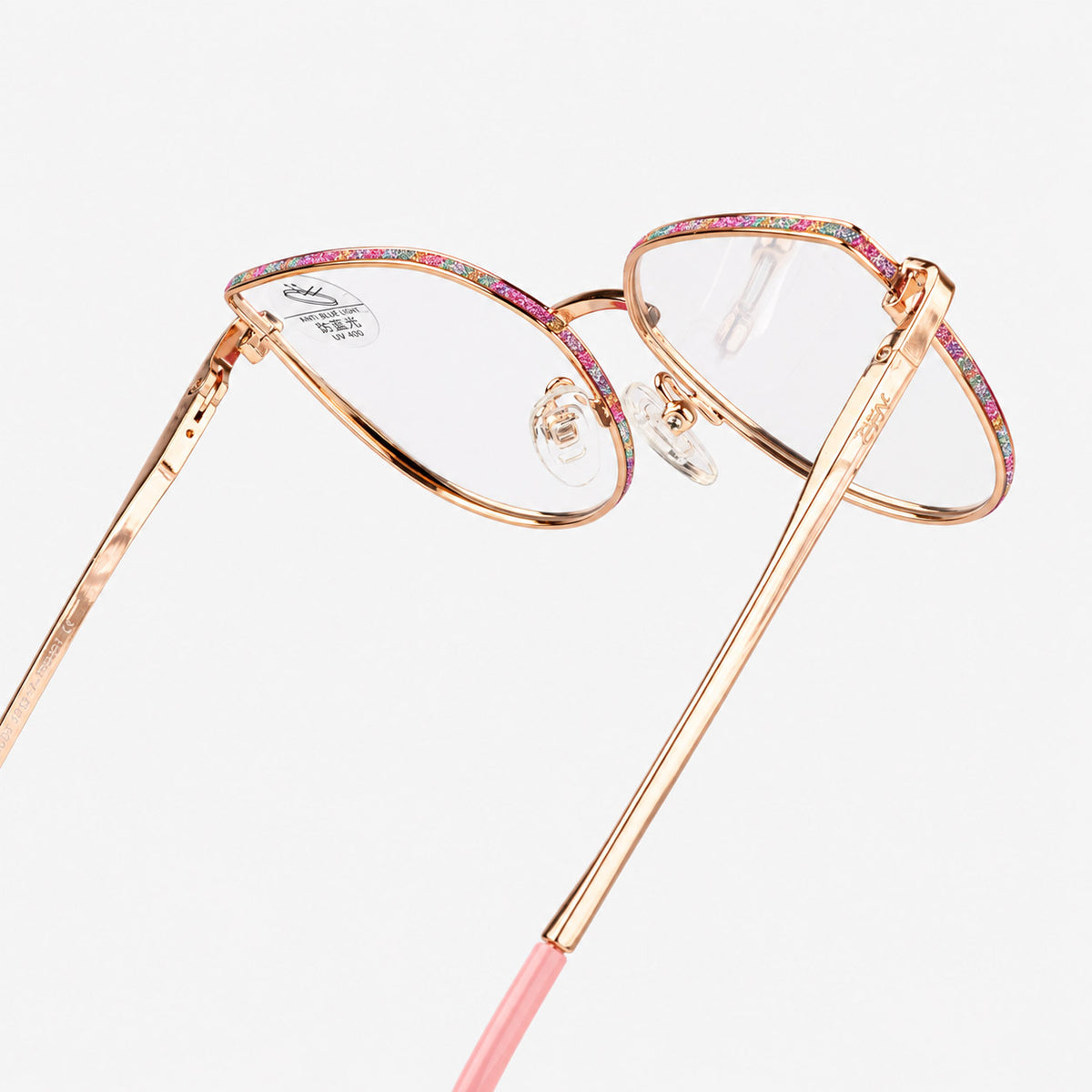 Detalle superior de textura glitter fucsia multicolor y plaquetas nasales en gafas con filtro uv400 Piclek