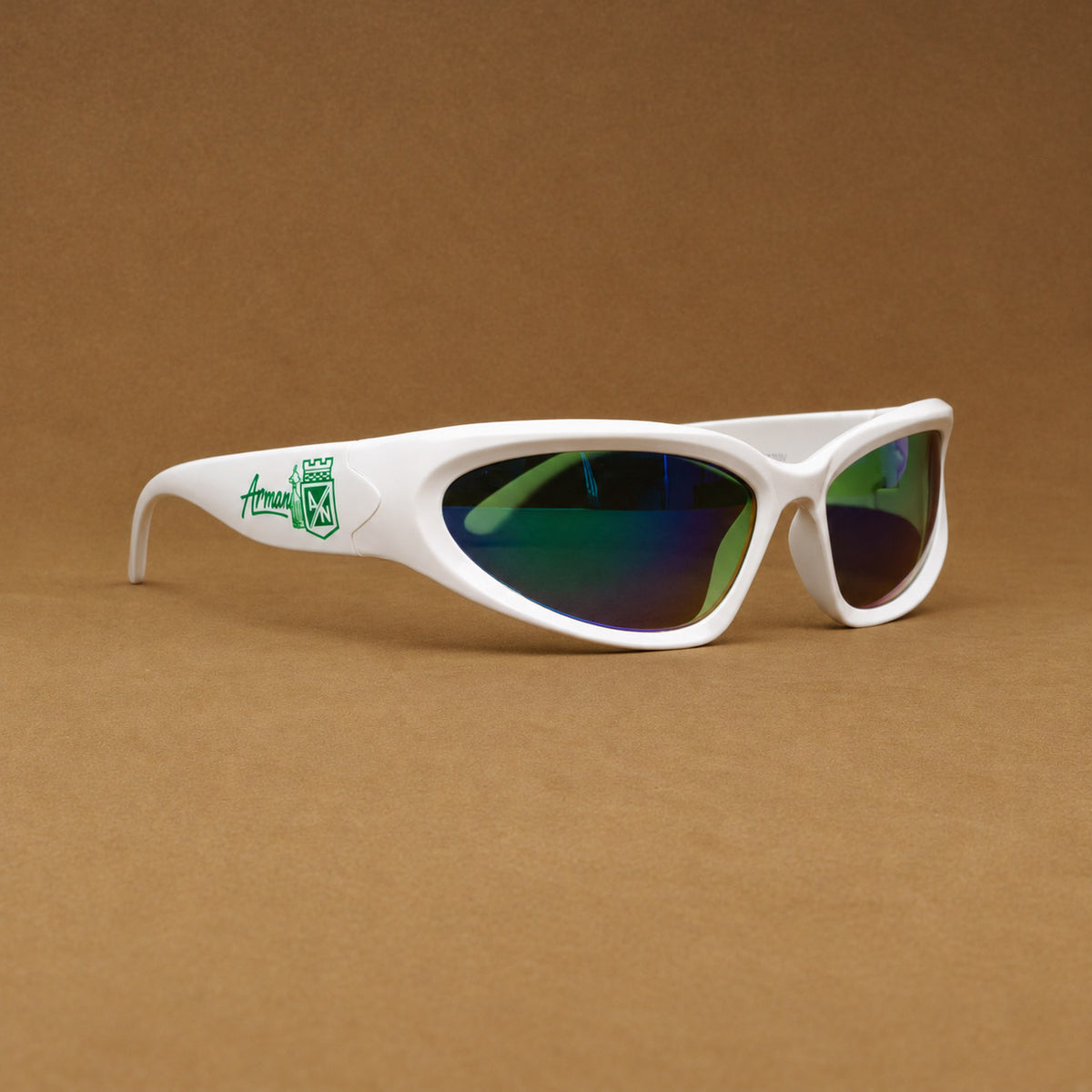 Gafas de sol deportivas blancas con diseno Franco Armani Copa Libertadores y escudo de Nacional Piclek