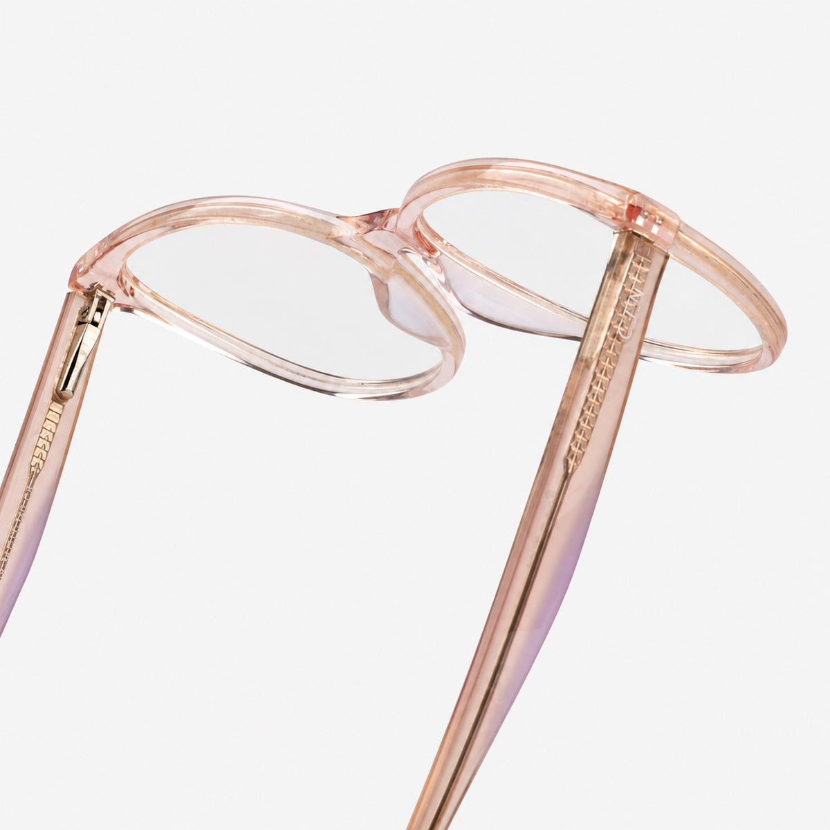 Detalle de bisagra y medidas 54 17 140 en gafa rosa Piclek